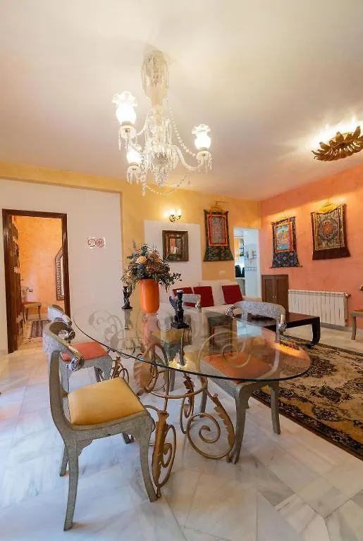 Rentalsevilla Suite Nepal Apartment Seville